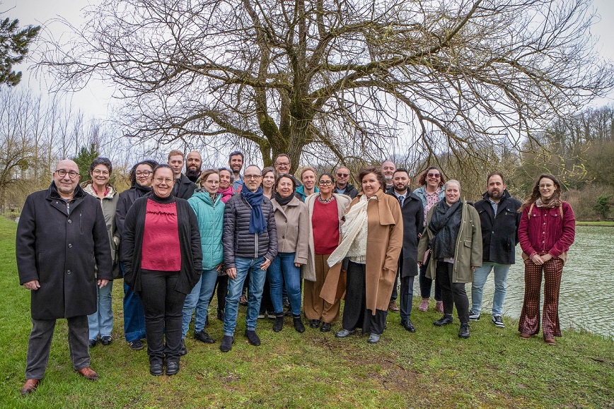 Photo de groupe à l'étang de La Chapelle Montreuil