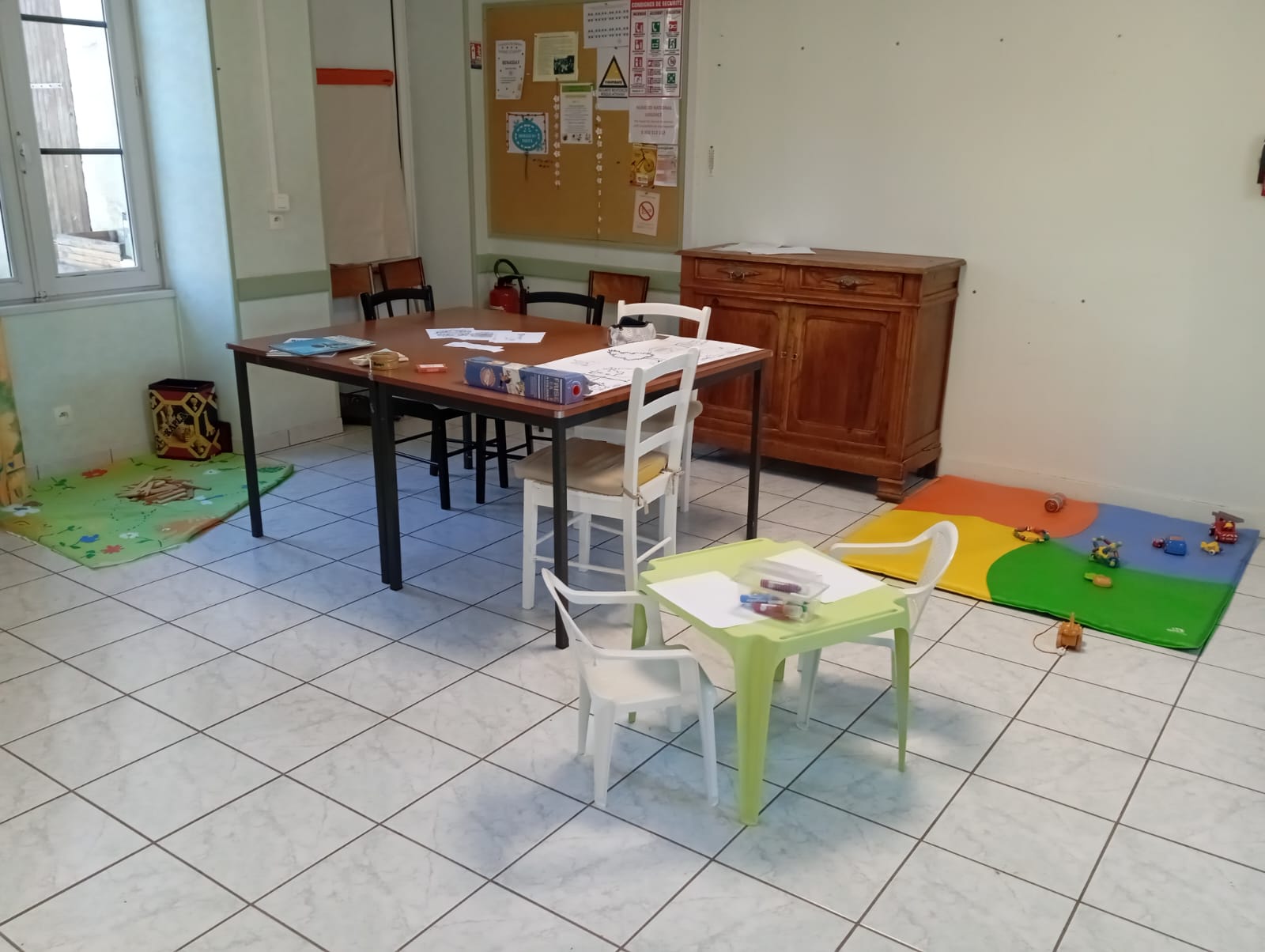 Avec un coin pour accueillir les enfants